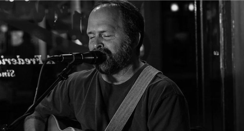 Live Music: Lenny Burridge