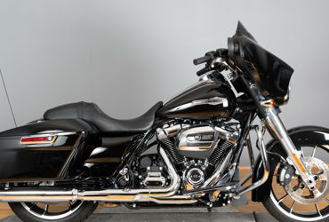 2022 HARLEY-DAVIDSON STREET GLIDE motorcycle for rent near Hudson, NH