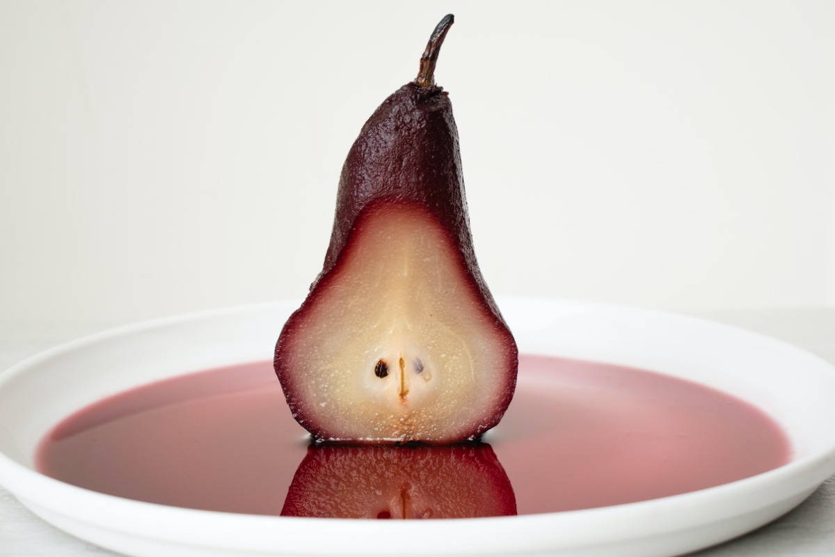 poached_pear_in_spiced_red_wine