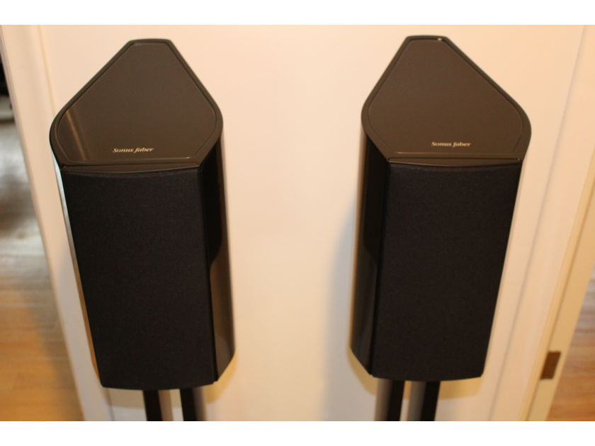 Sonus Faber Venre 1.5 Black With Matching Stands