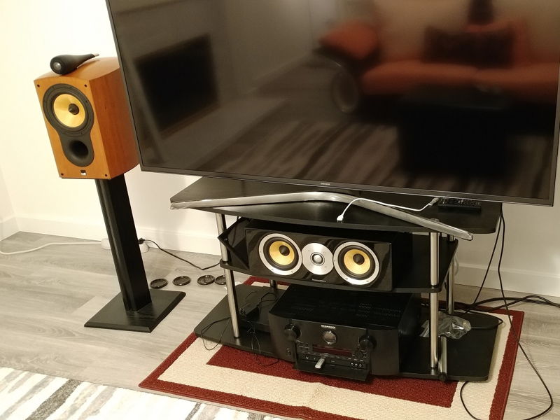 B&W Bowers & Wilkins Nautilus 805 ペア B&W (Bowers and Wilkins) Nautilus 805S Speakers in a