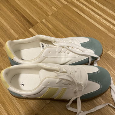 Vintage Schuhe in Pastell Farben 