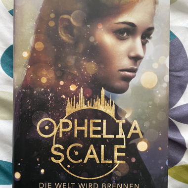 Ophelia Scale, Die Welt wird brennen, Lena Kiefer