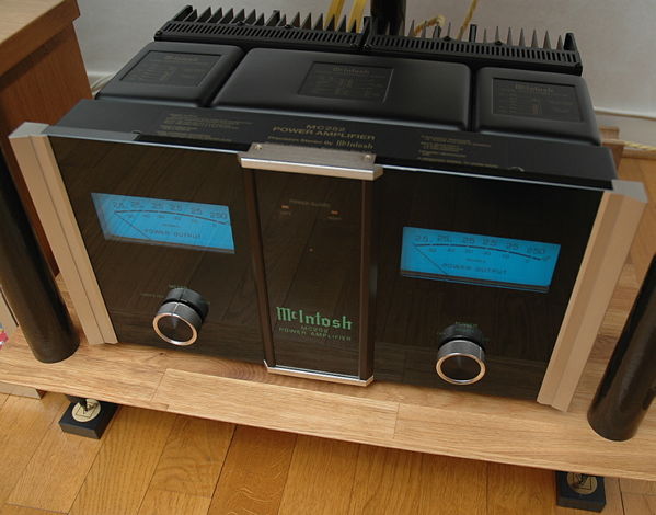 McIntosh MC252 Stereo Amplifier :  An Absolute Giant-Ki...