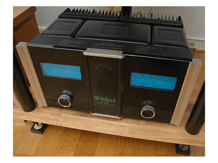 McIntosh MC252 Stereo Amplifier :  An Absolute Giant-Killer!