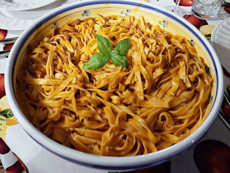 Cursos de cocina Acireale: Desde el primer plato hasta el postre: tagliatelle y tiramisú.