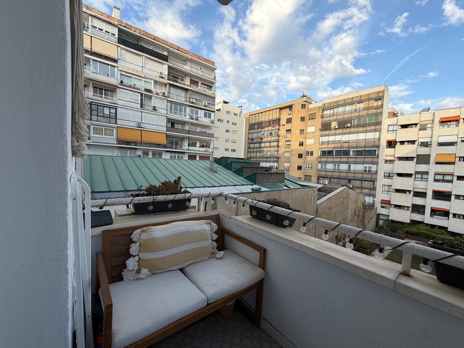 Spectacular renovated, quiet apartment with a small terrace in the heart of Almagro - Image 4