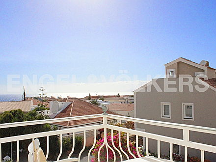  Costa Adeje
- Property for sale in Tenerife: Well-kept detached house with sea views in Callao Salvaje, Tenerife South, Engel & Völkers Costa Adeje