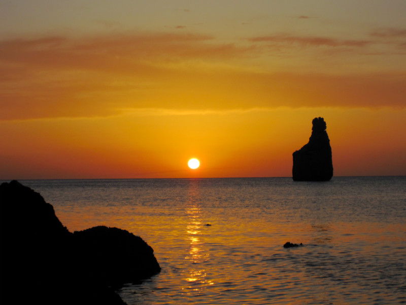 Puesta de sol en Ibzia desde la playa de benirras