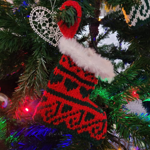 Christmas tree stocking in simple fairisle using 8 ply