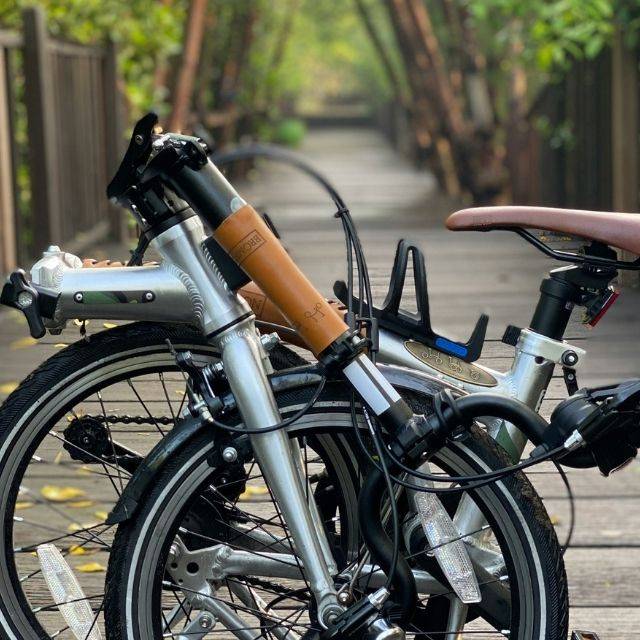 Folding e-bike on a bridge