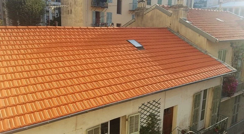 Rénovation de la couverture en tuiles de Marseille sur une copropriété à Nice — photo 3 sur 9 — CEG TOITURE