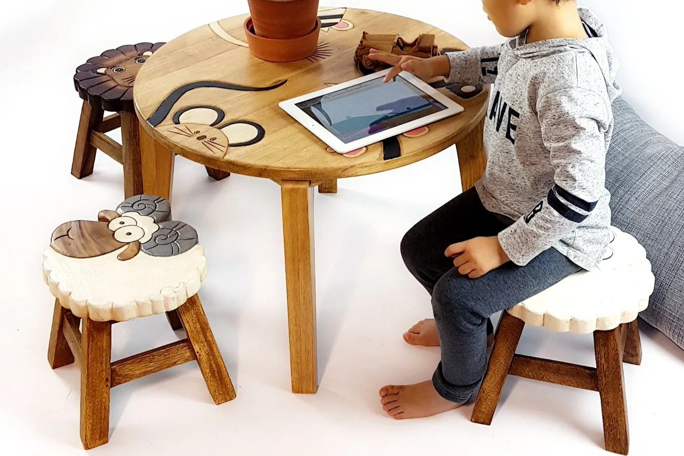 Children's furniture Mix Animal Table + 4 stools Set