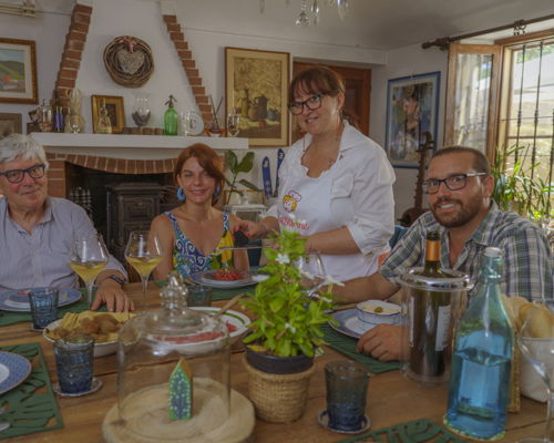 Esperienze gastronomiche Villafranca d'Asti: Viaggio Gastronomico: Tradizioni culinarie a tavola