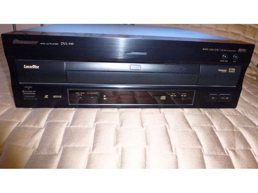 Pioneer DVL-919 LaserDisc/DVD player w/BK DT1  RF Demod unit included