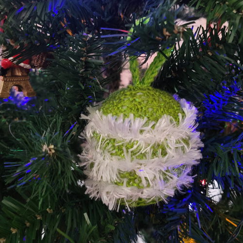 Striped bauble Christmas tree decoration in 8 ply