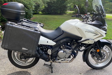 2011 SUZUKI DL650A V-STROM 650 ABS motorcycle for rent near Amherst, NH