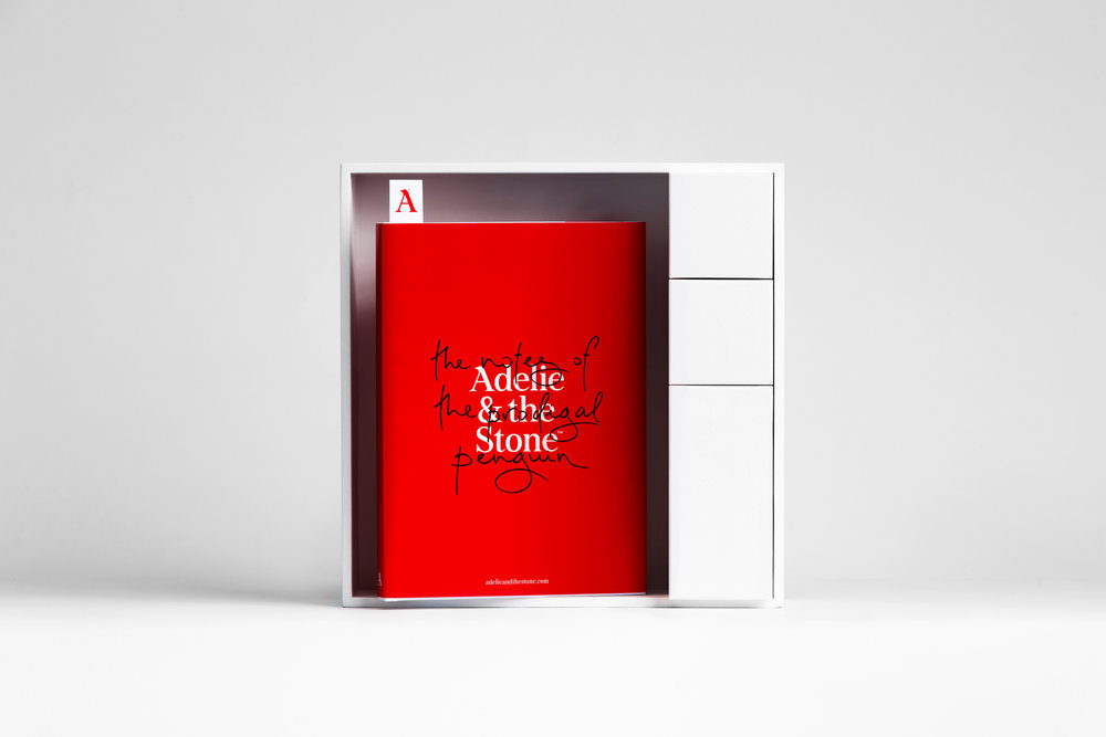 Adelie_and_the_stone_37.jpg