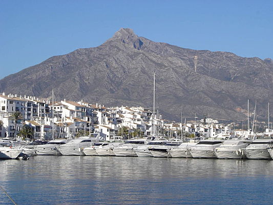  Marbella
- Puerto Banus 3.jpg
