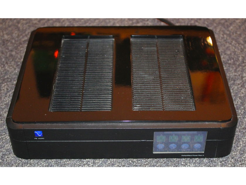 PS Audio PerfectWave P5  Power  Re Gen Conditioner !