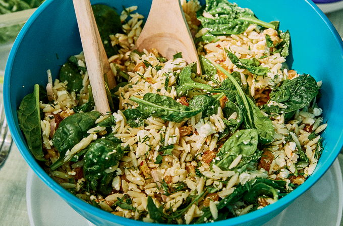 Salade d’orzo citronnée à la feta