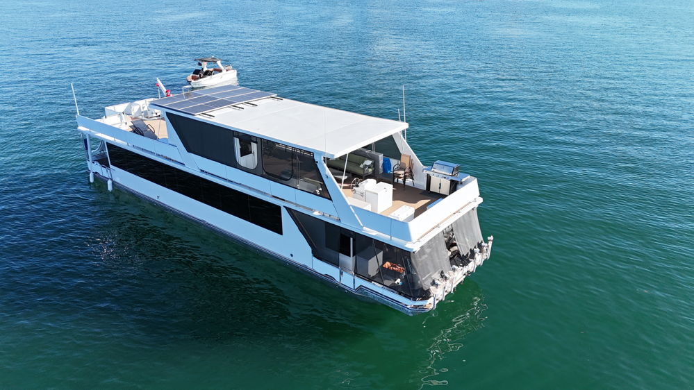 STRESS RELIEF Houseboat Deck & Features