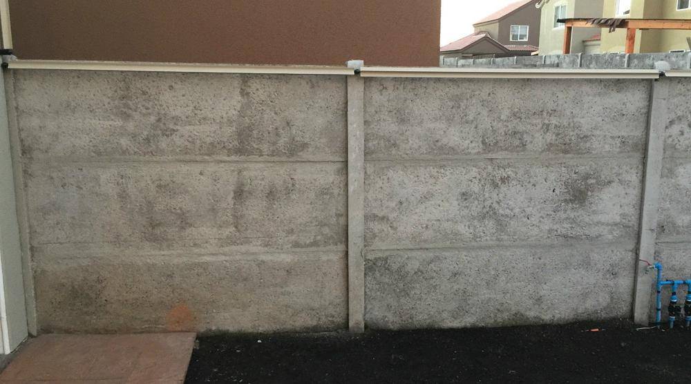 Concrete cat fence with Oscillot cat containment solution