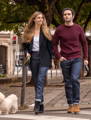 Photo du jeans en lin et laine, homme et femme marchant dans la rue