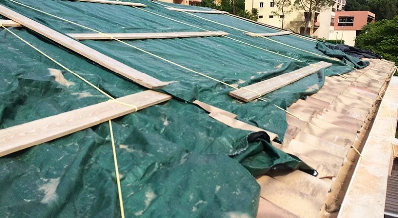 Rénovation d’une toiture avec bâchage et pose d’une couverture en PST à Grasse — photo 4 sur 13 — CEG TOITURE