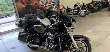 2018 HARLEY-DAVIDSON FLHTCU ELECTRA GLIDE ULTRA CLASSIC motorcycle for rent near Mequon, WI