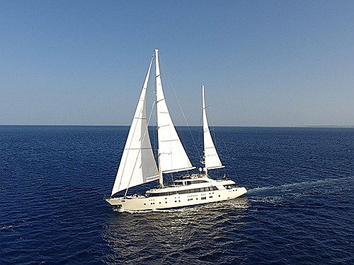  Hamburg
- Yacht Aresteas measures length of 51 meters and sails top speed of 15 knots. The comfortable interior by Aldo Viani can accommodate up to 12 guests.The interior of Aresteas comprises a master suite, two VIP suites, two twin and one double cabin. (Image source: Engel & Völkers Yachting)