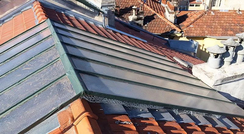 Rénovation de la couverture en tuiles de Marseille d’un bâtiment à Nice – Clemenceau — photo 2 sur 18 — CEG TOITURE