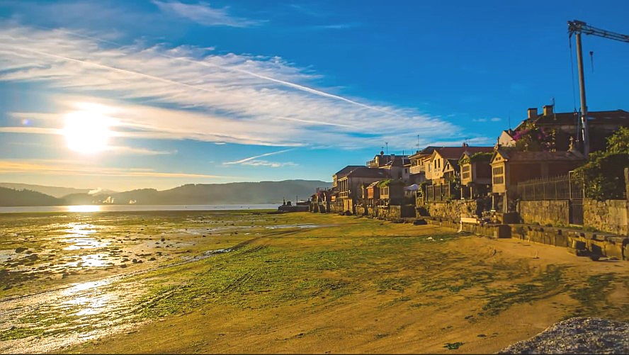  Pontevedra, Espagne
- COMBARRO FISHING VILLAGE Poio Pontevedra.jpg