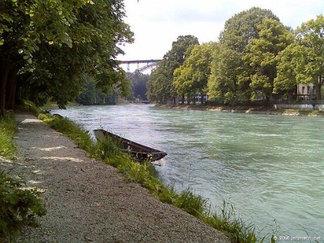 Pont sur le fleuve Aar à Berne en Suisse - 02 - juin 2006