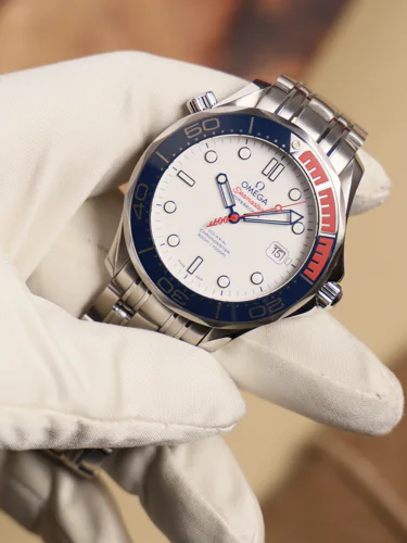 Omega Seamaster Diver 300 M LE Commander's Watch James Bond 007 Box and Papers