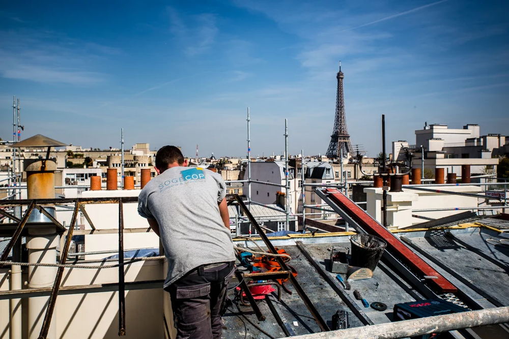 Équipe SOGECOP en intervention sur un toit à Paris