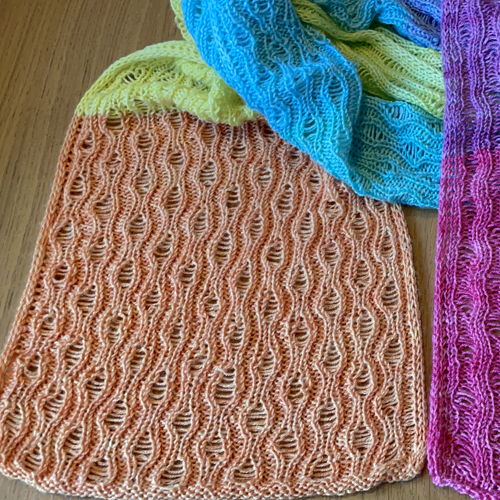 Knitted scarf Yvonne with dropped stitches and i-cord edge.