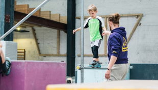 stuntwerk köln junge balaciert weit