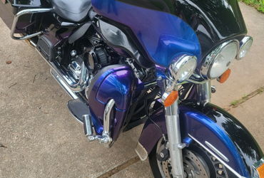 2010 HARLEY-DAVIDSON FLHTK ELECTRA GLIDE ULTRA LTD (TWO-TONE) motorcycle for rent near Van Buren, AR