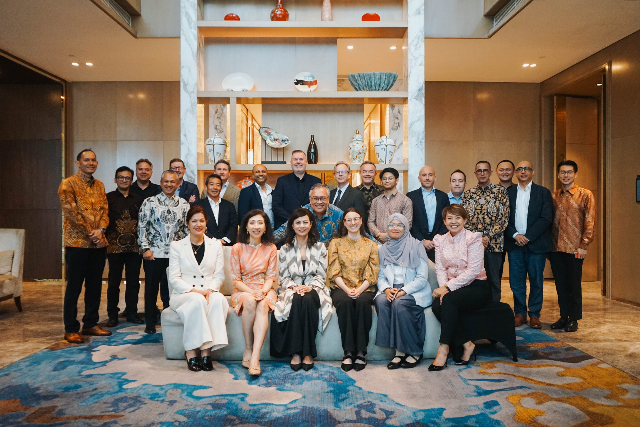 OCS Indonesia Gelar Roundtable Discussion dengan Jajaran Pimpinan OCS Group and APAC & ME, Pelanggan, dan Mitra