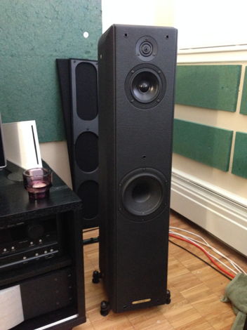 Sonus Faber Toy tower Black leather
