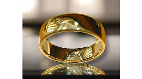 Men's gold 6mm court wedding ring