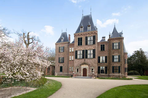 Keukenhof Gardens and Delft Guided Tour from Amsterdam