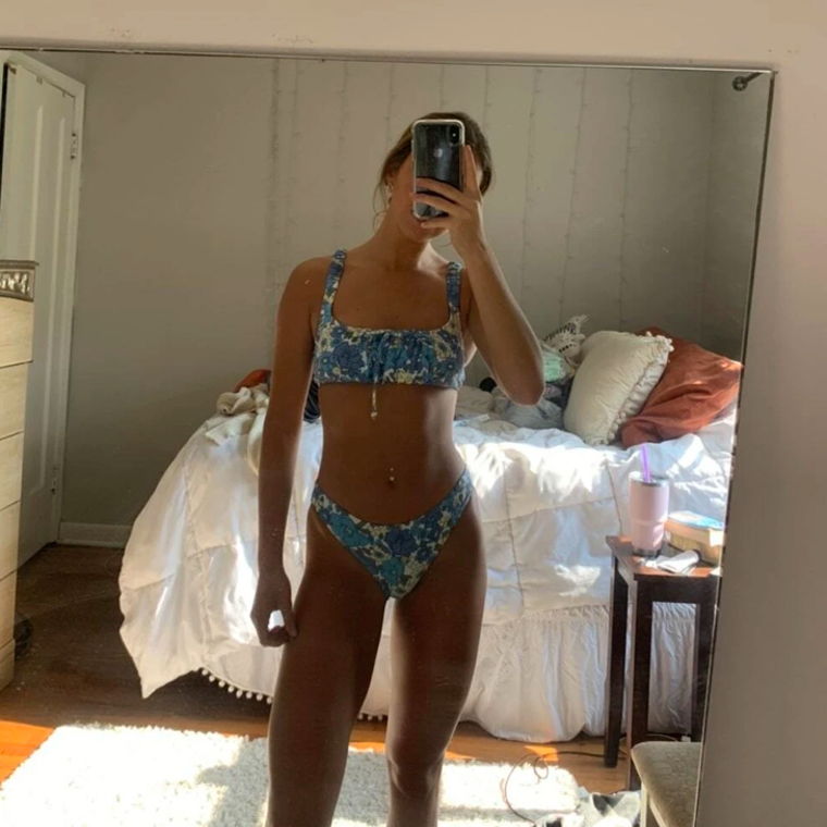 Blaues blümchen bikini