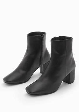 BLACK PATENT ANKLE BOOTS