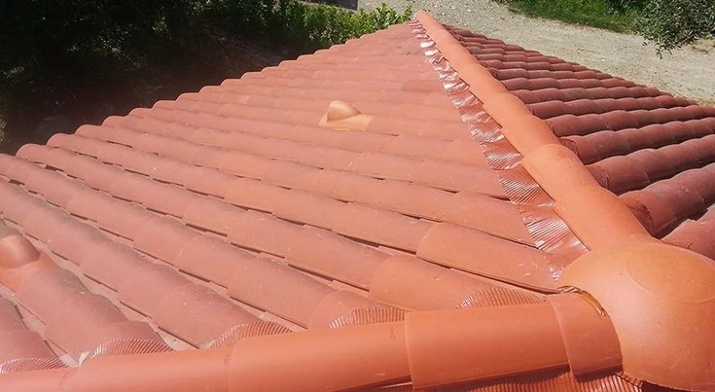 Remplacement de faîtage et d’arêtiers scellés par des closoirs ventilés — photo 7 sur 10 — CEG TOITURE