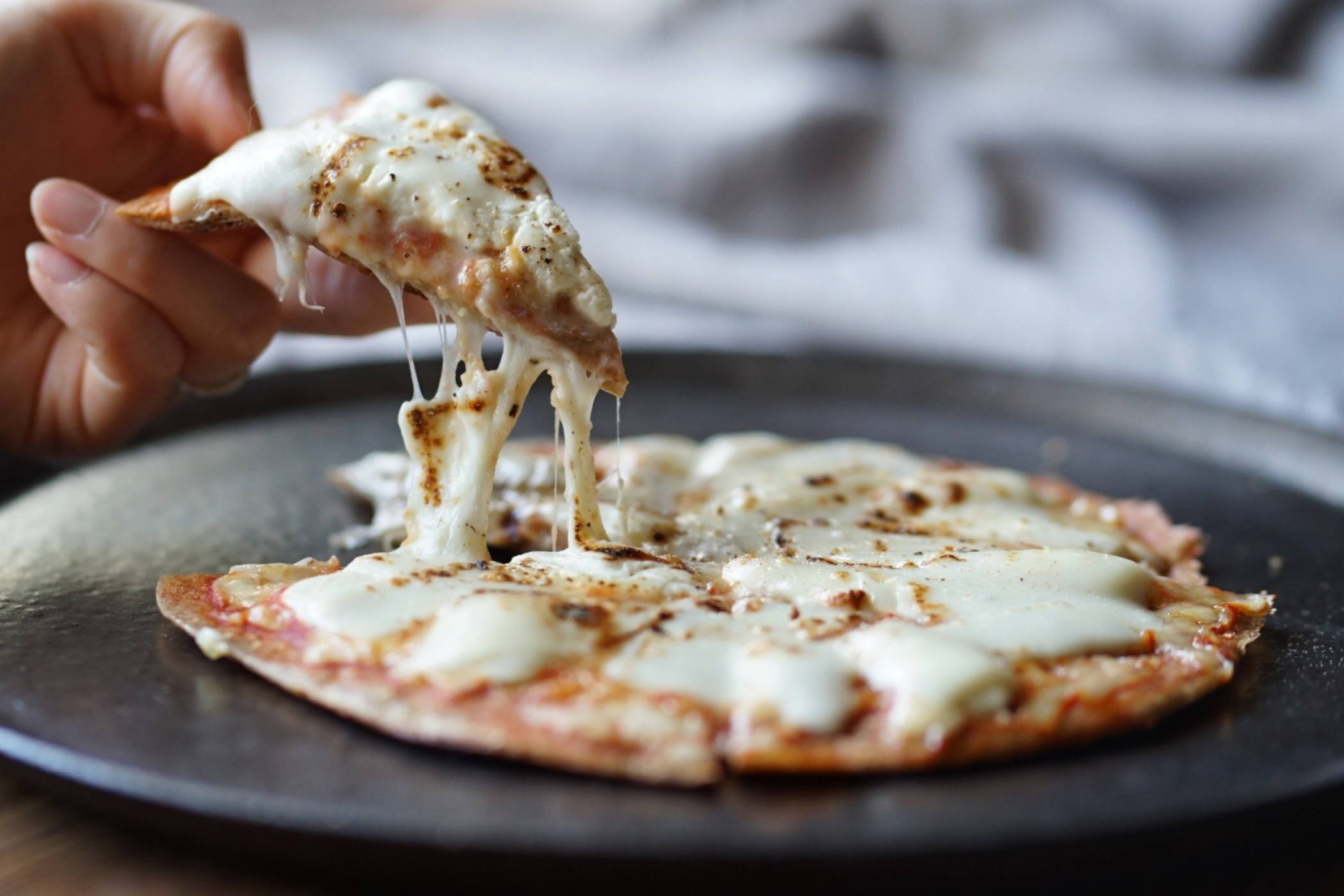 糖質制限中にがっつり食べたい方におすすめの低糖質ピザ