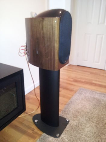 Kef 201/2 4 months old w/stands Better than dynaudio C1