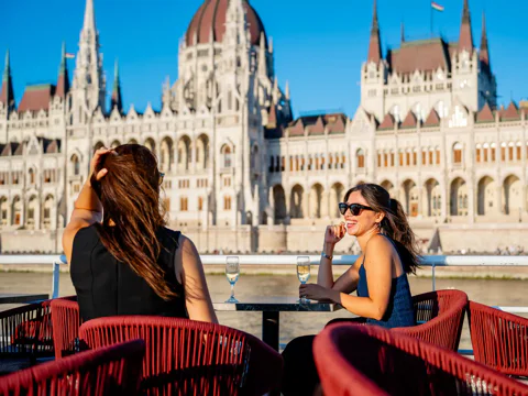 1,5-hour Evening Sightseeing Cruise with Unlimited Prosecco
