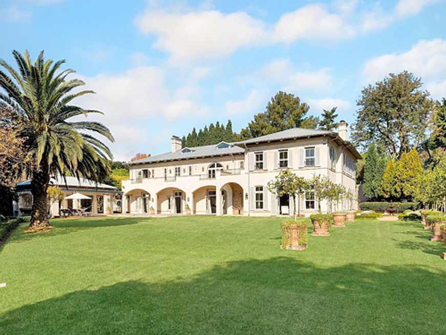  Zug
- Classy villa in Sandhurst near Johannesburg, South-Africa